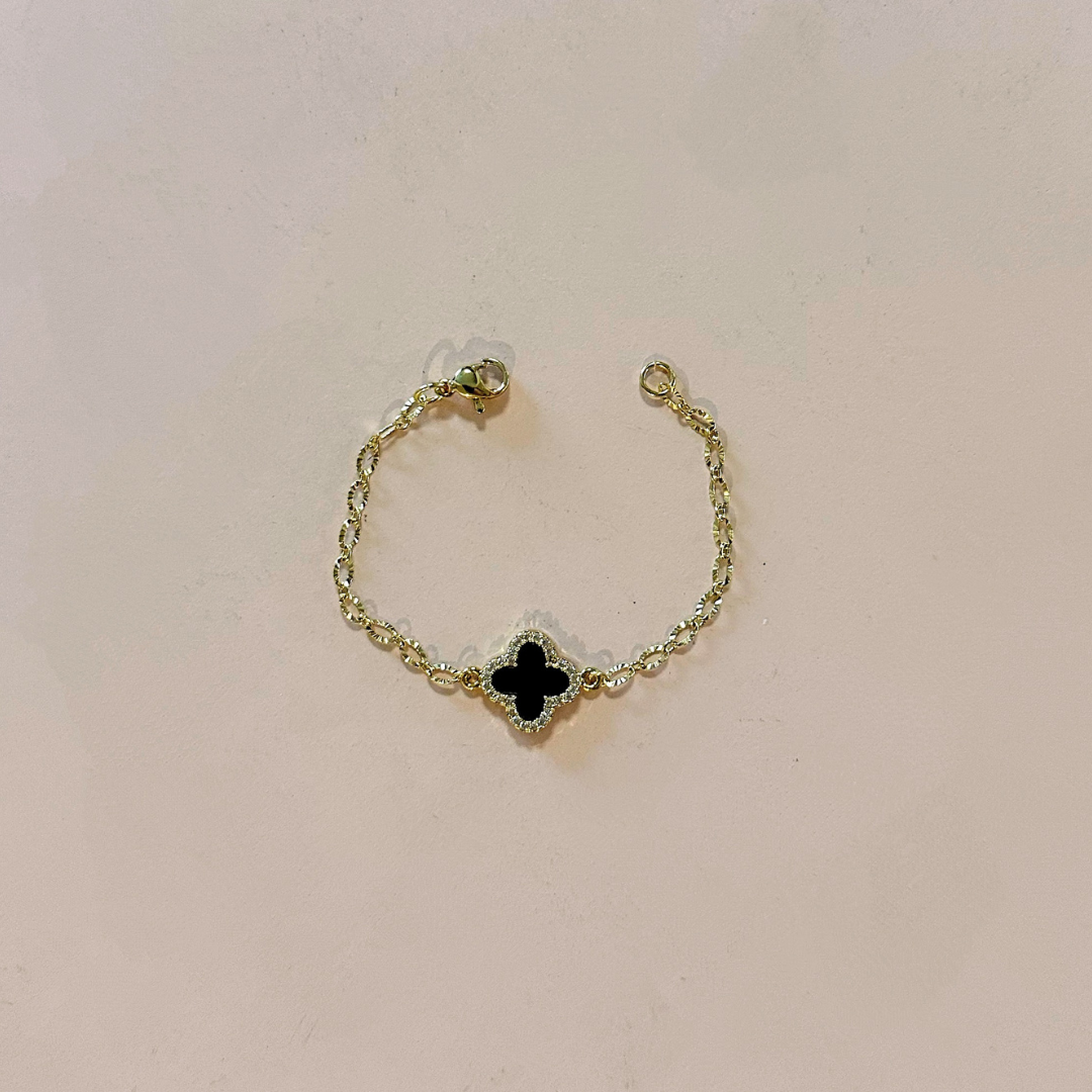 Labubu VC Clover Necklace (multiple colors)